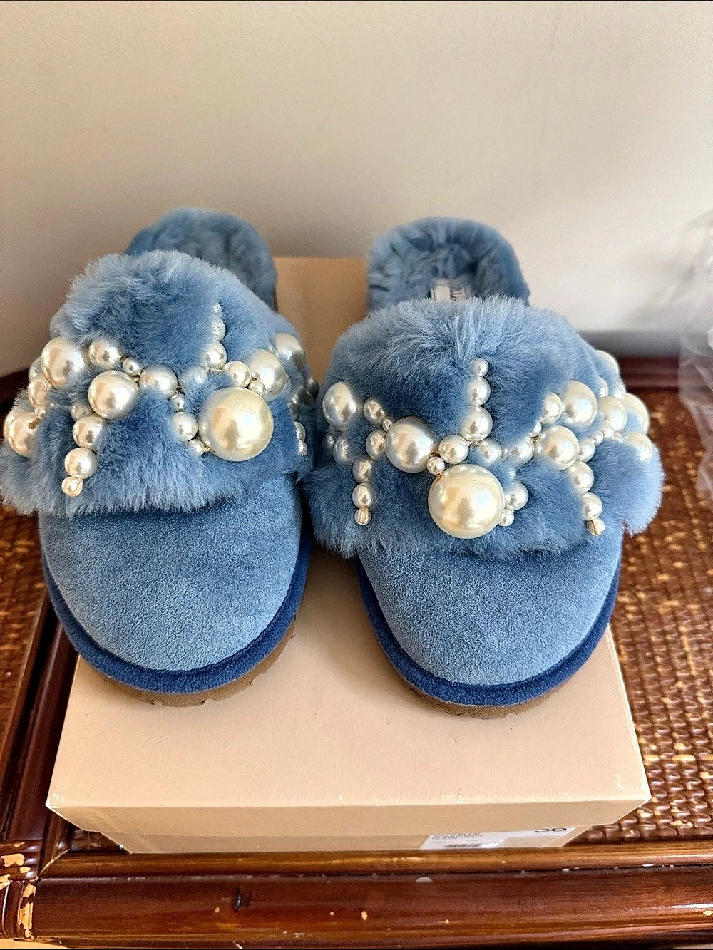 Almeida Turquesa Blue Pearl Embellished Slippers EU 36 Like New
